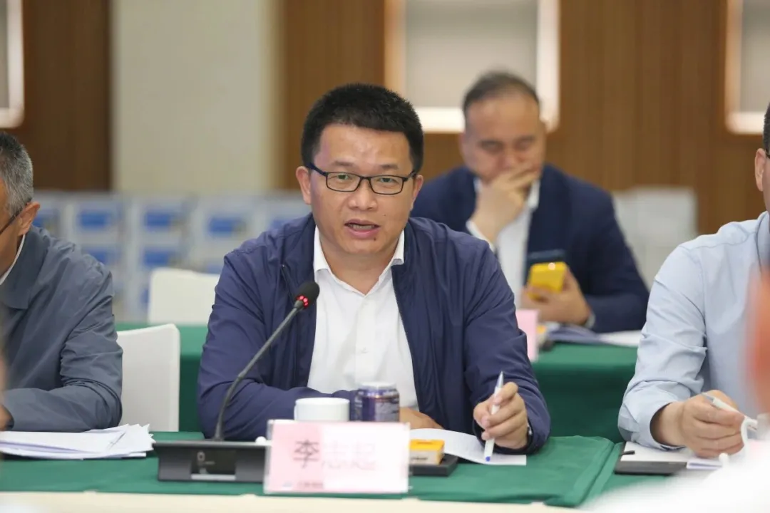李志起参加全国工商联在重庆的“一企一策”调研